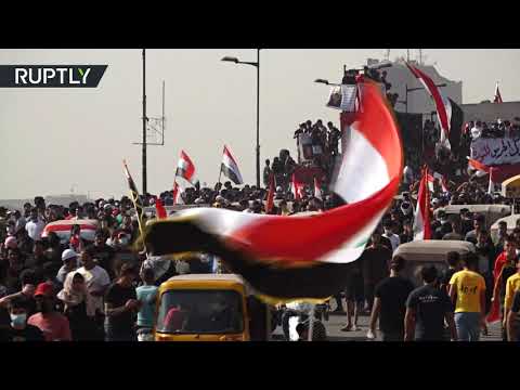 شاهد آلاف العراقيين يحيون الذكرى الأولى لـانتفاض تشرين في بغداد