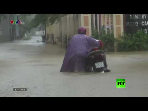 شاهد مصرع 17 شخصًا على الأقل جراء فيضانات عارمة في فيتنام