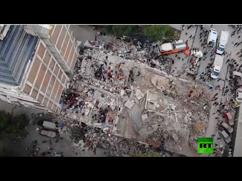 شاهد إنقاذ نحو 70 شخصًا من تحت الأنقاض جراء زلزال عنيف في إزمير التركية